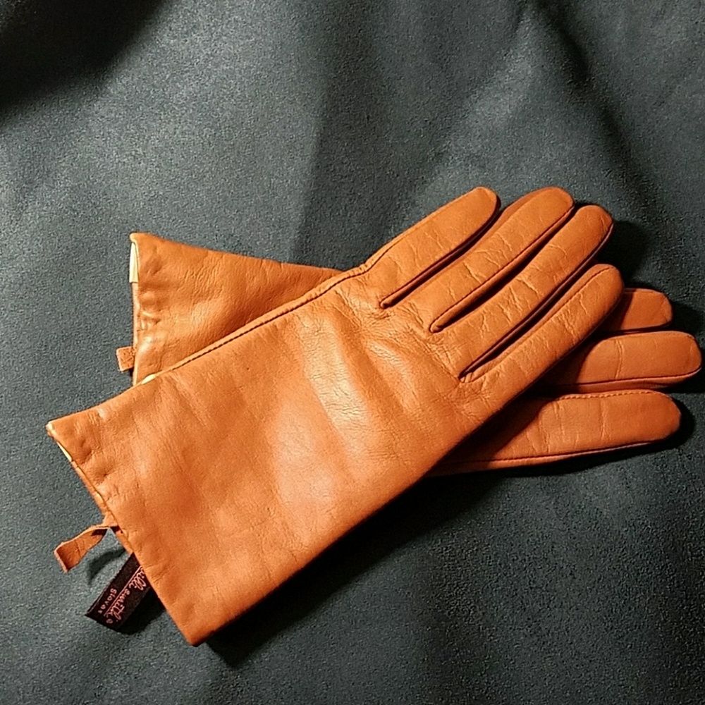 Cashmere lined tan leather Willi Smith gloves.